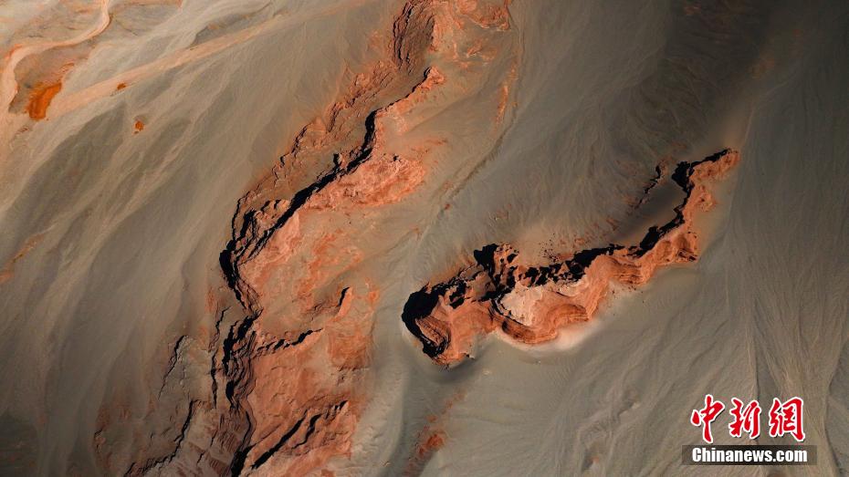 Stunning scenery of red-bed landform in NW China’s Xinjiang