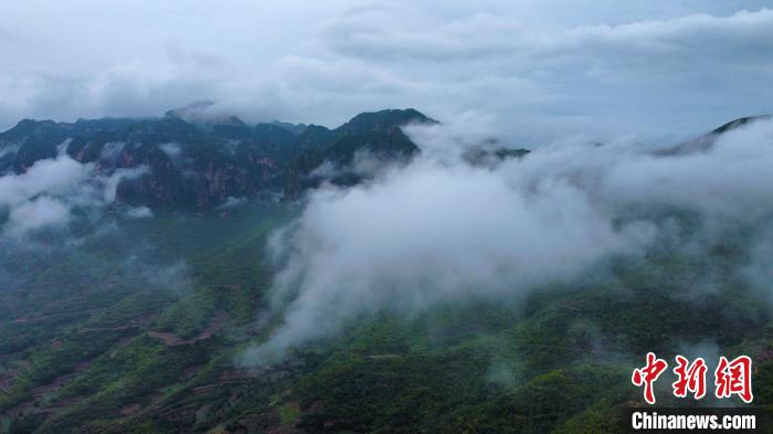 Amazing scenery of sea of clouds after rain in C China’s Henan Province