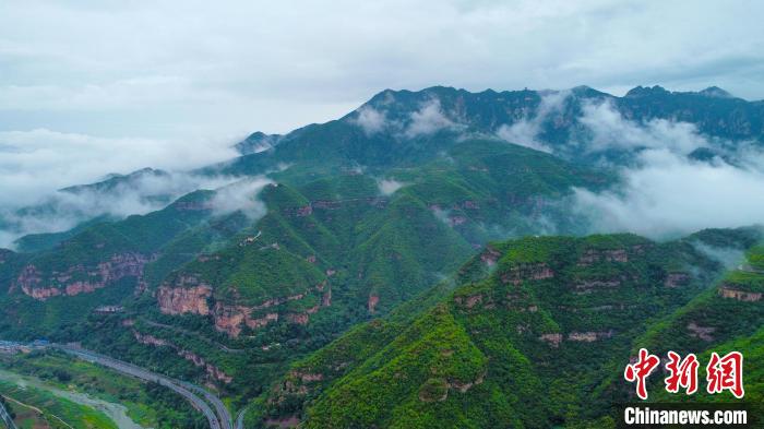 Amazing scenery of sea of clouds after rain in C China’s Henan Province