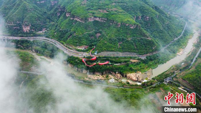 Amazing scenery of sea of clouds after rain in C China’s Henan Province