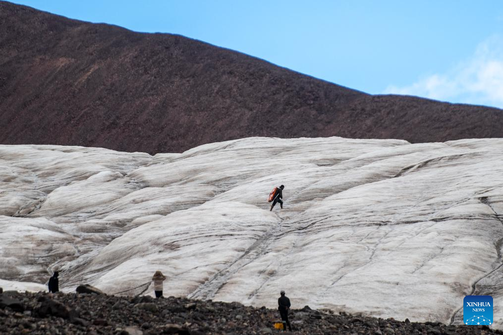 Chinese expedition team braves river headwaters