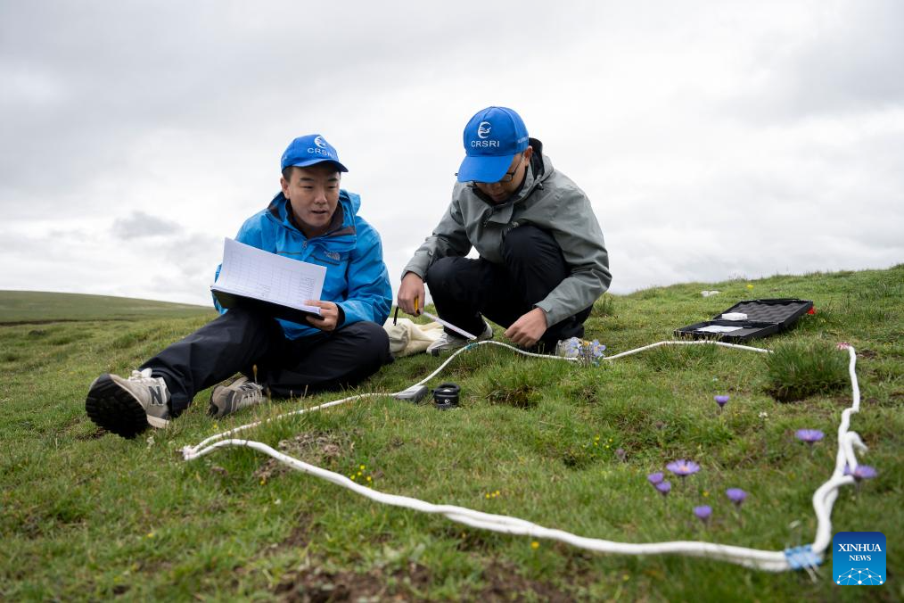 Chinese expedition team braves river headwaters