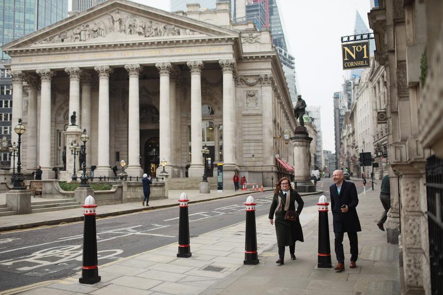 Bank of England lowers benchmark rate to 5 pct, first cut in 4 years