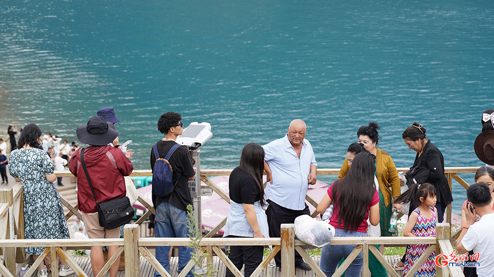 Tianchi Scenic Area attracts visitors in NW China's Xinjiang