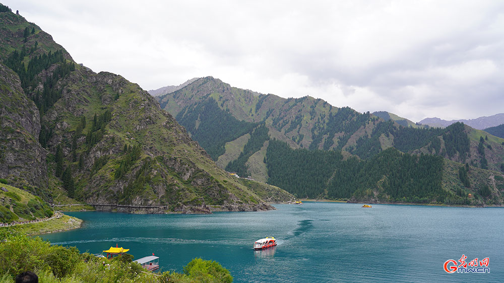 Tianchi Scenic Area attracts visitors in NW China's Xinjiang