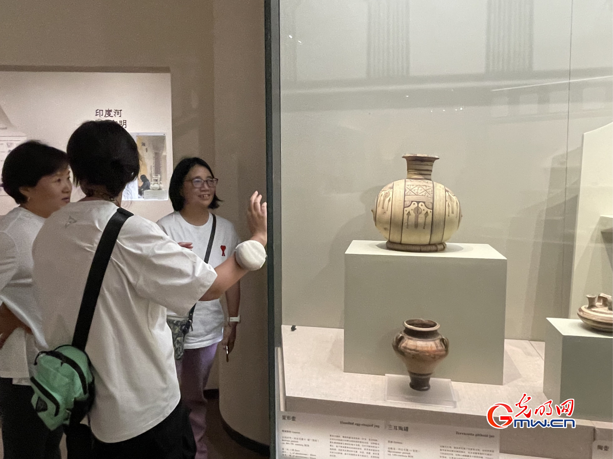 Special exhibition of ancient ceramic art ongoing at Tsinghua University Art Museum