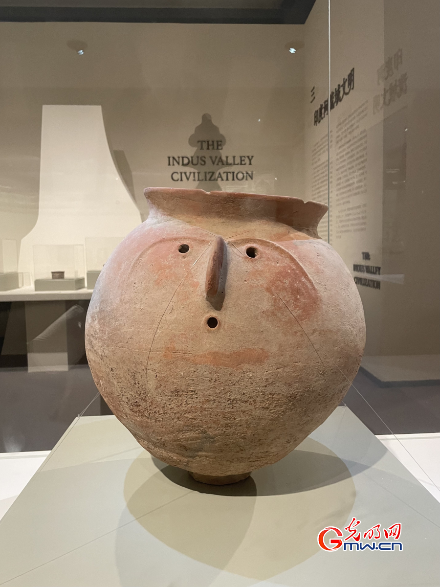 Special exhibition of ancient ceramic art ongoing at Tsinghua University Art Museum