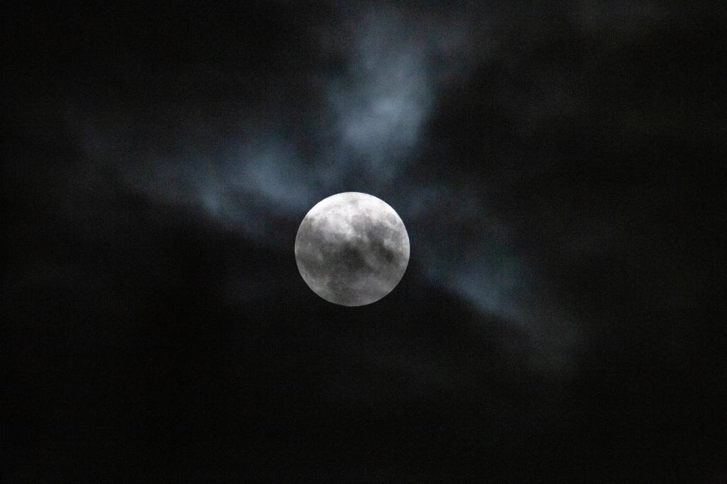 Full moon seen across world