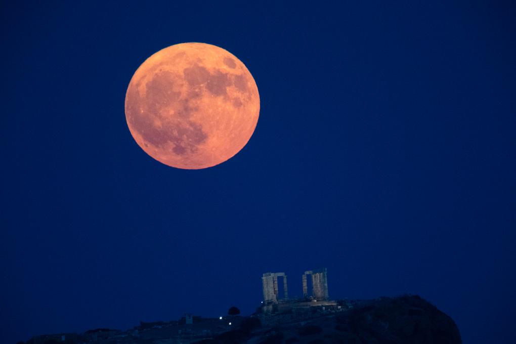 Full moon seen across world