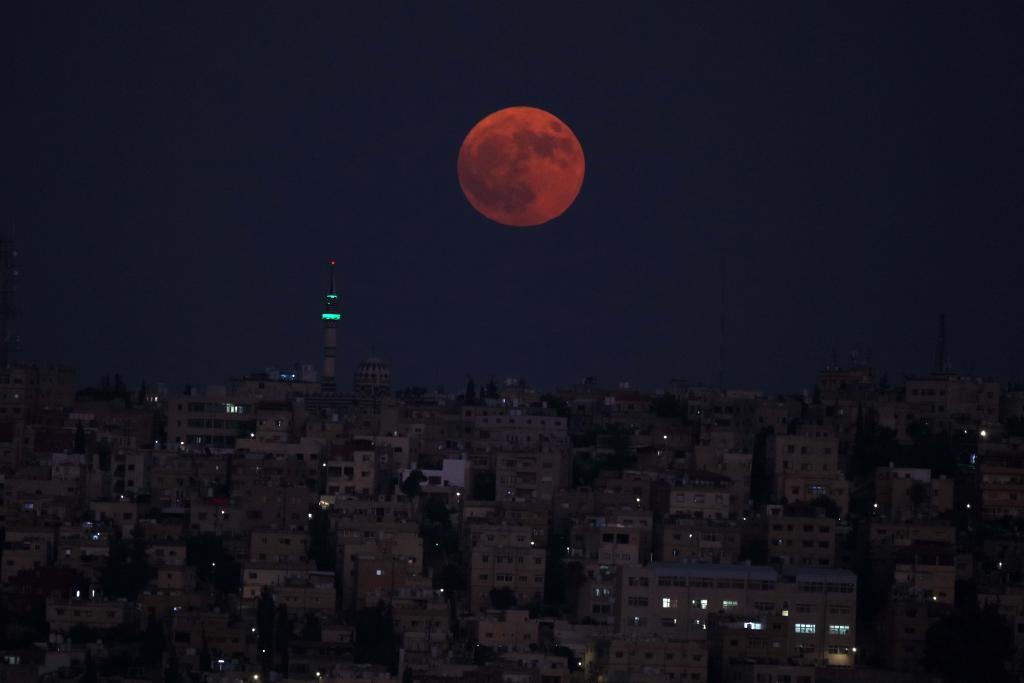 Full moon seen across world