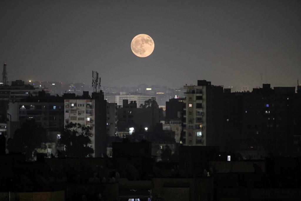 Full moon seen across world