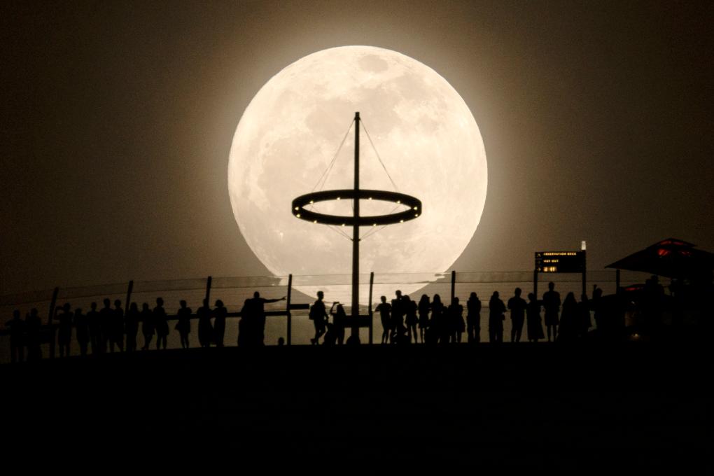 Full moon seen across world