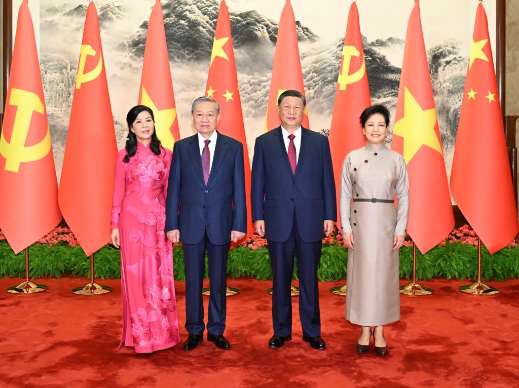 Xi, Lam hold talks, guiding development of China-Vietnam community with shared future