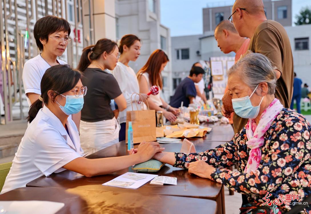 Traditional Chinese Medicine Night Market in N China's Hebei