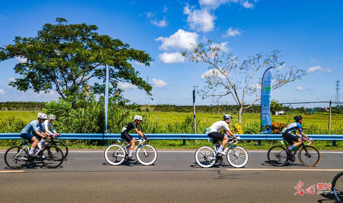 Hainan hosts 15th International Road Cycling Race