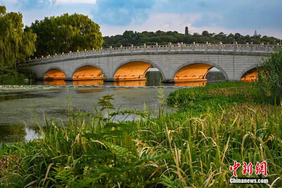 Amazing sunset scenery of Xuanwu Lake in E China’s Jiangsu Province