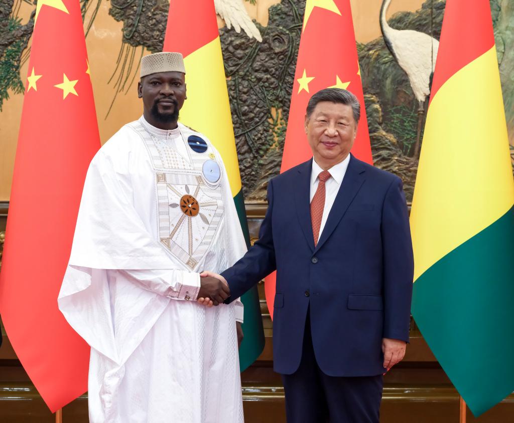 Xi meets Guinean president