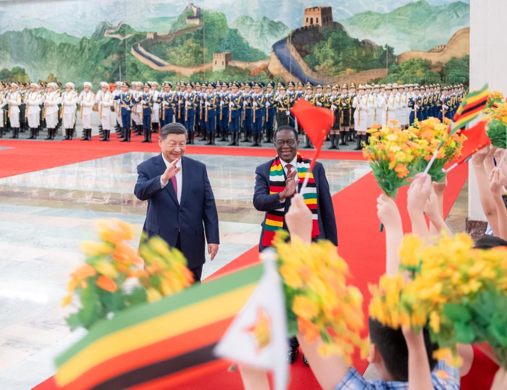 Xi holds talks with Zimbabwean president