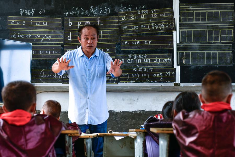 Teacher delivers hope to children in China's landlocked mountains