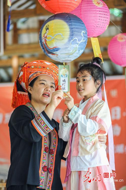 Yao ethnic township welcome Mid-Autumn Festival