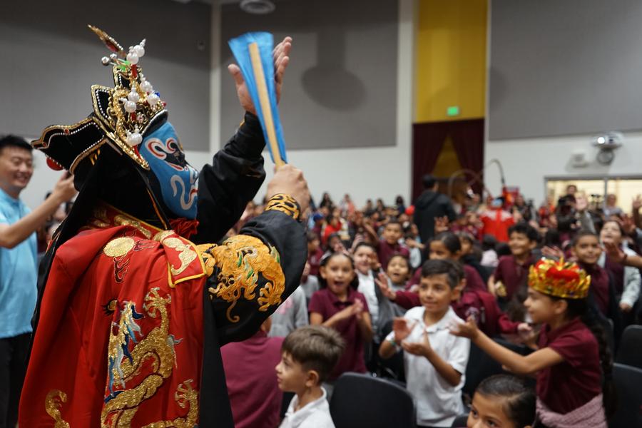 Feature: Chinese cultural performances thrill U.S. students