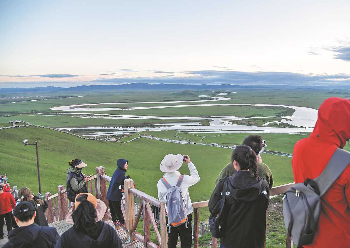 Green embankments help conserve Yellow River