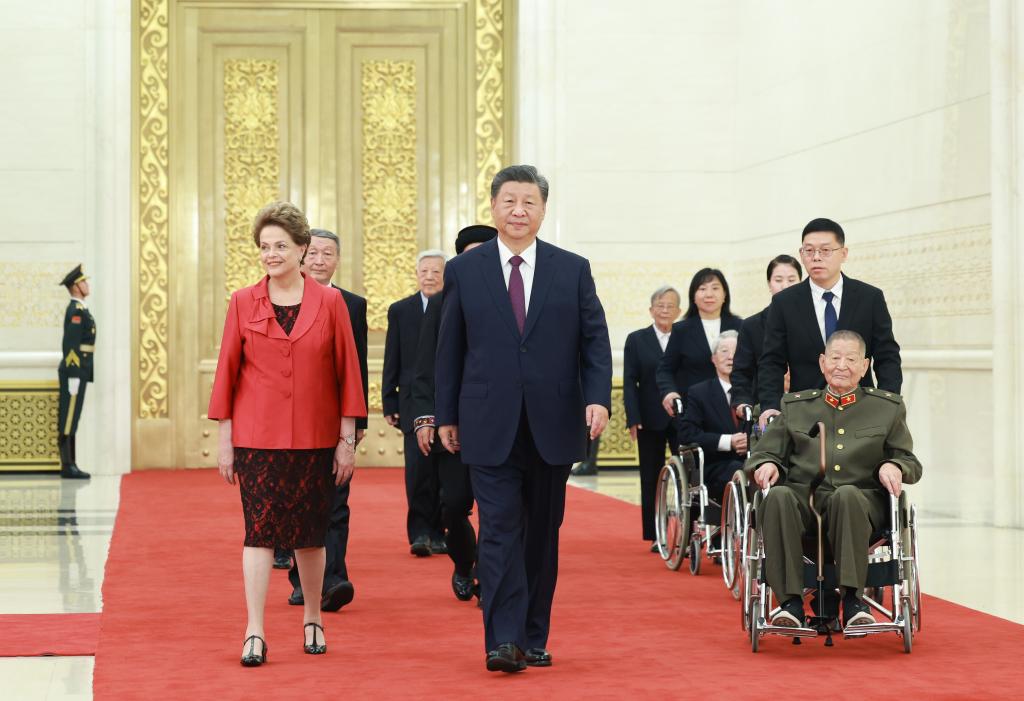 Xi awards national medals, honorary titles