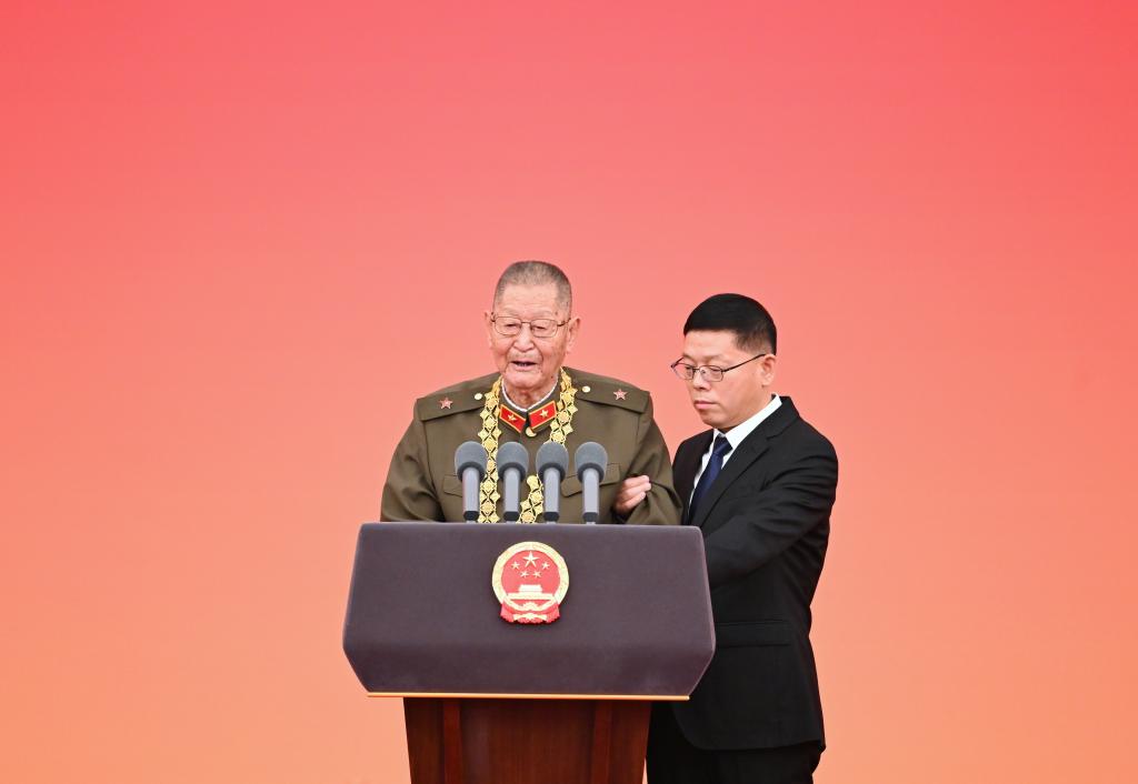 China holds ceremony awarding highest state honors