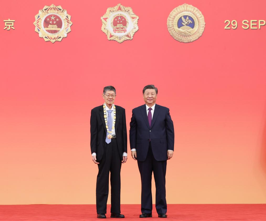 Xi Focus: Honoring role models, Xi makes rallying call for making China stronger