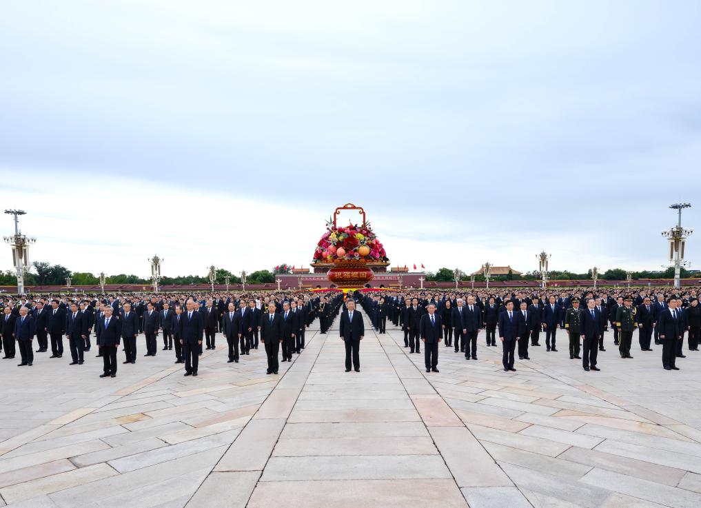 Xi pays tribute to fallen heroes on Martyrs' Day