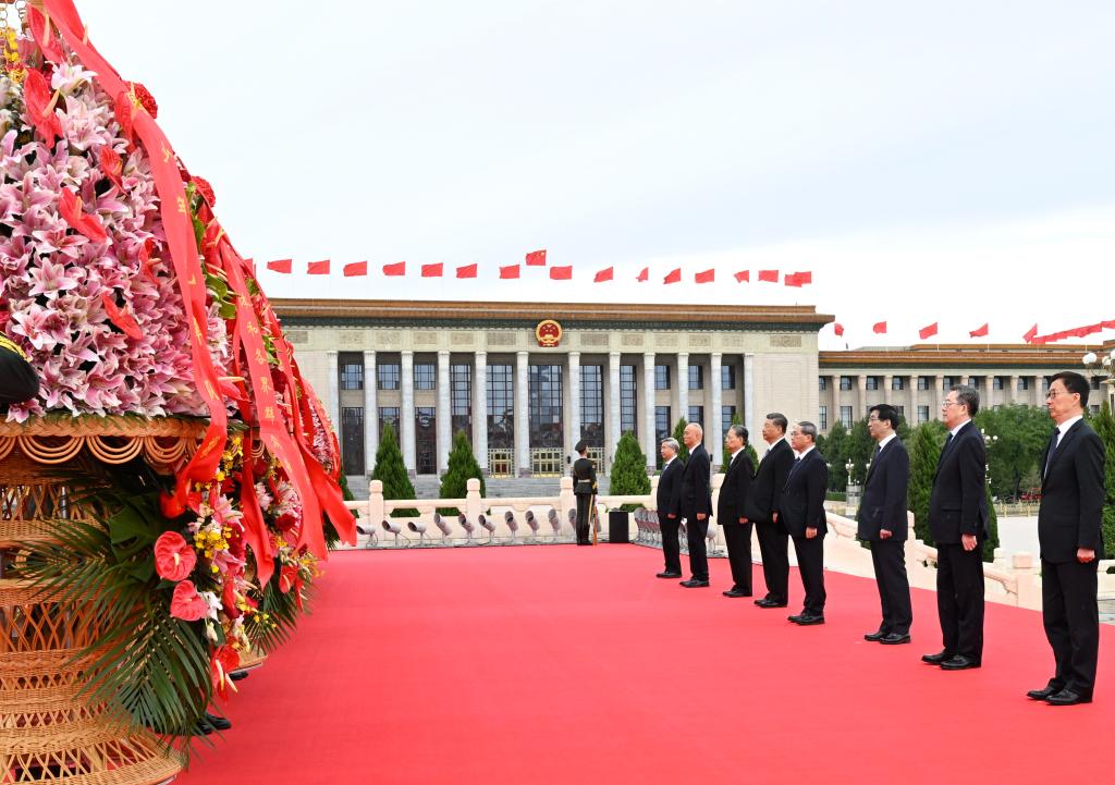 Xi pays tribute to fallen heroes on Martyrs' Day