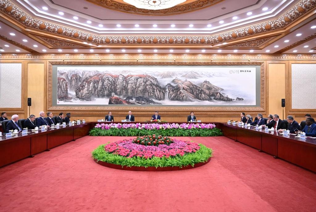 Xi stresses giving play to unique role of people-to-people diplomacy