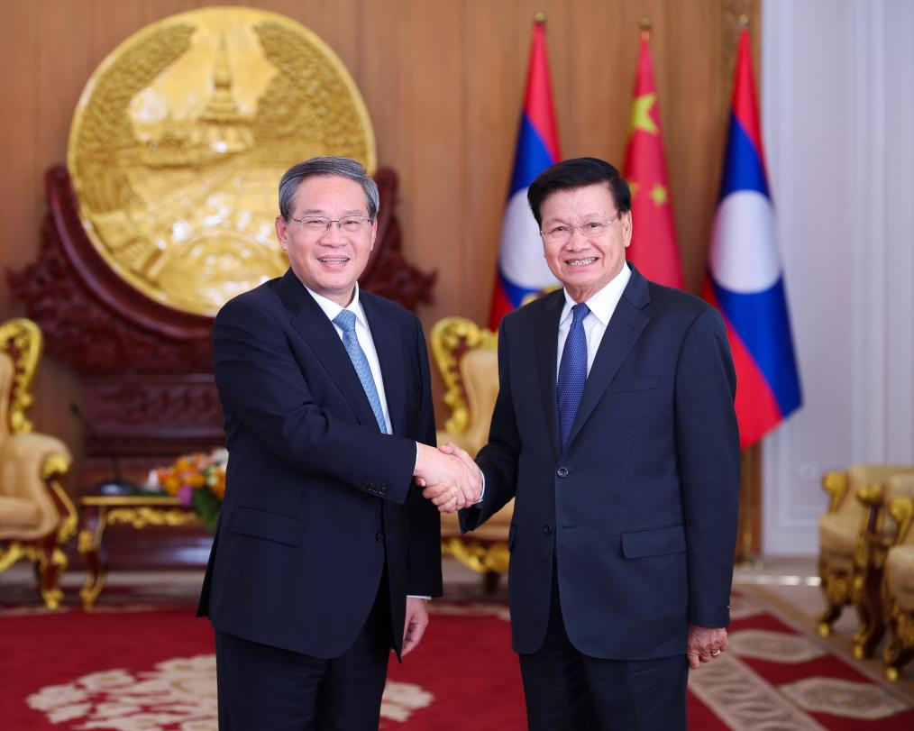 China ready to join Laos in building high-level community with shared future: Chinese premier