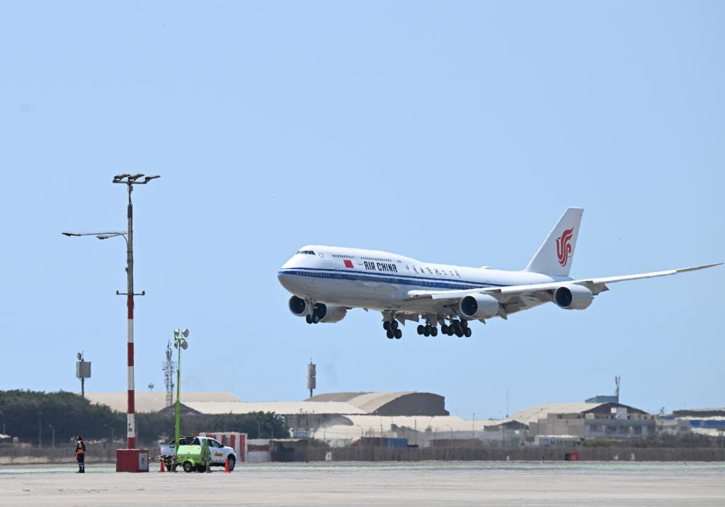 Xi arrives in Lima for state visit to Peru, APEC meeting