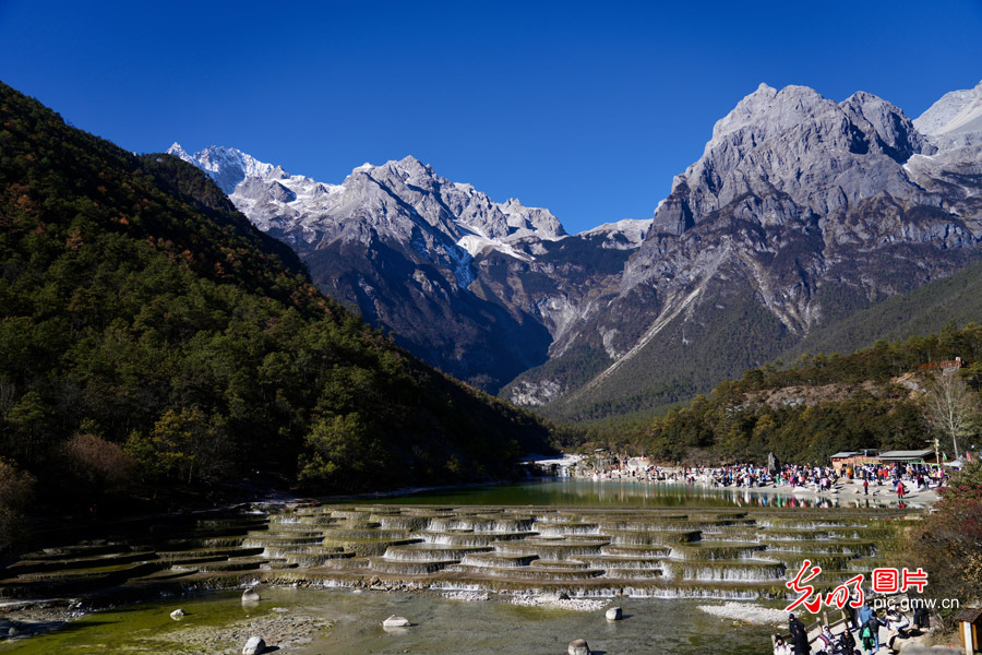 Overlook Yulong Snow Mountain and feel the beauty of nature