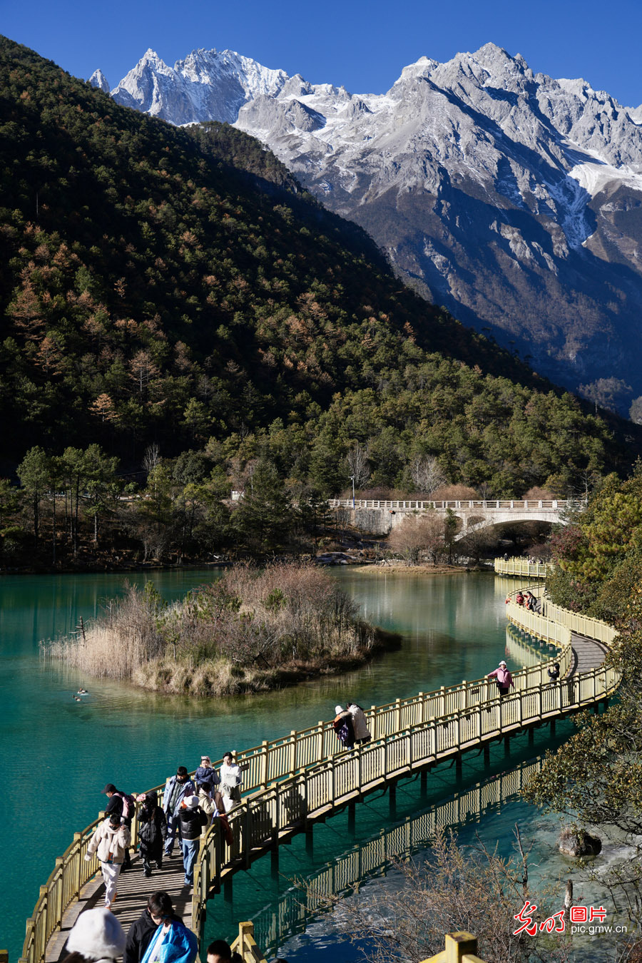 Overlook Yulong Snow Mountain and feel the beauty of nature