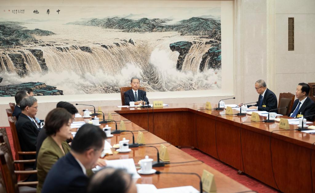 Senior Chinese lawmakers meet amid legislative session