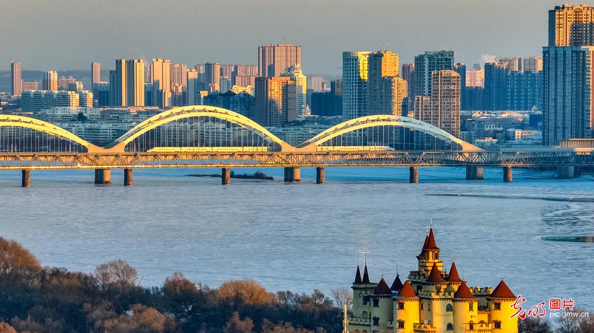 Picturesque winter scenery along the Songhua Riverside