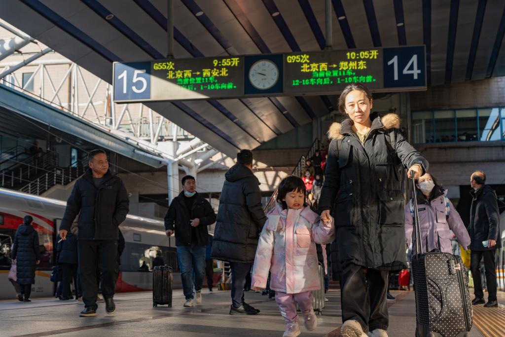 InPics: China's Spring Festival travel rush highlights more than speed and efficiency