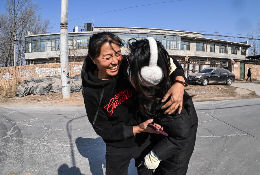 ChineseToday | Reunion journey of truck driver couple ahead of Spring Festival