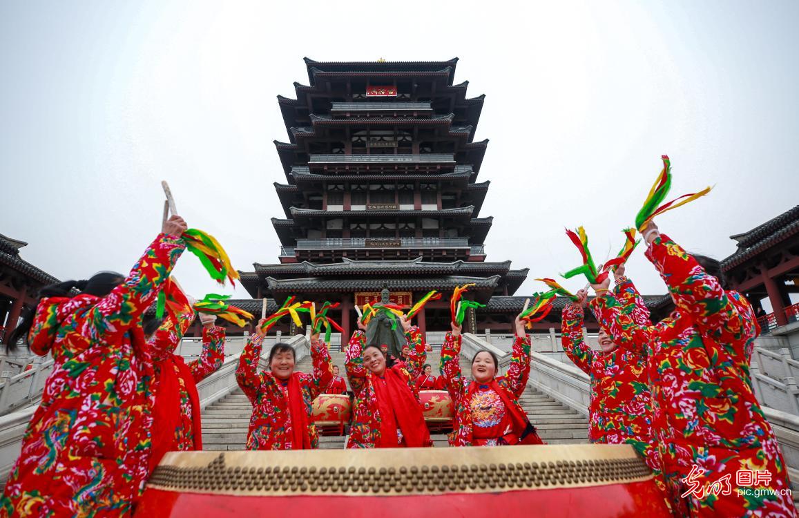 Drums performance to celebrate Spring Festival in E China's Jiangsu