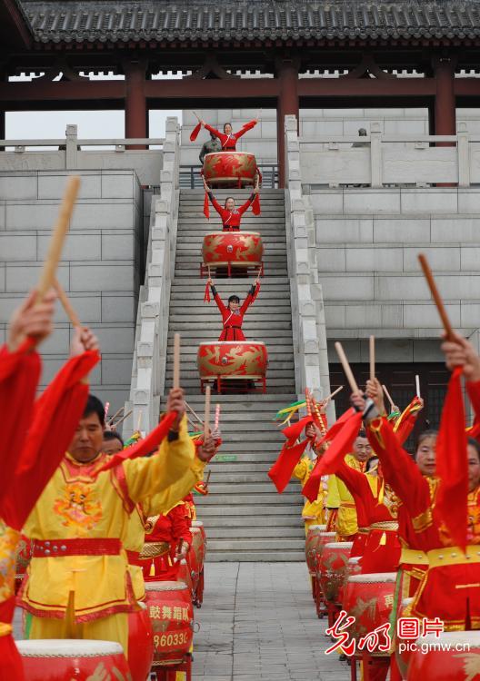 Drums performance to celebrate Spring Festival in E China's Jiangsu