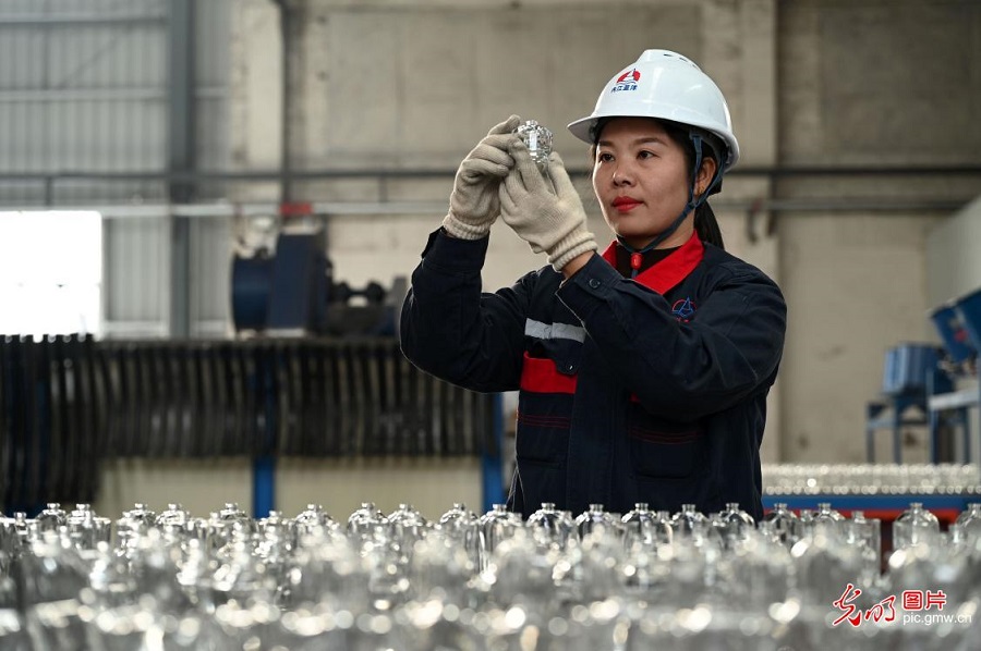 Dedication and hard work mark the first day of the New Year across China