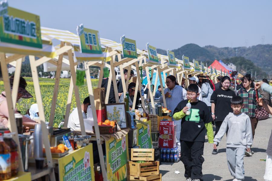 Spring tourism reflects the economy vitality across China