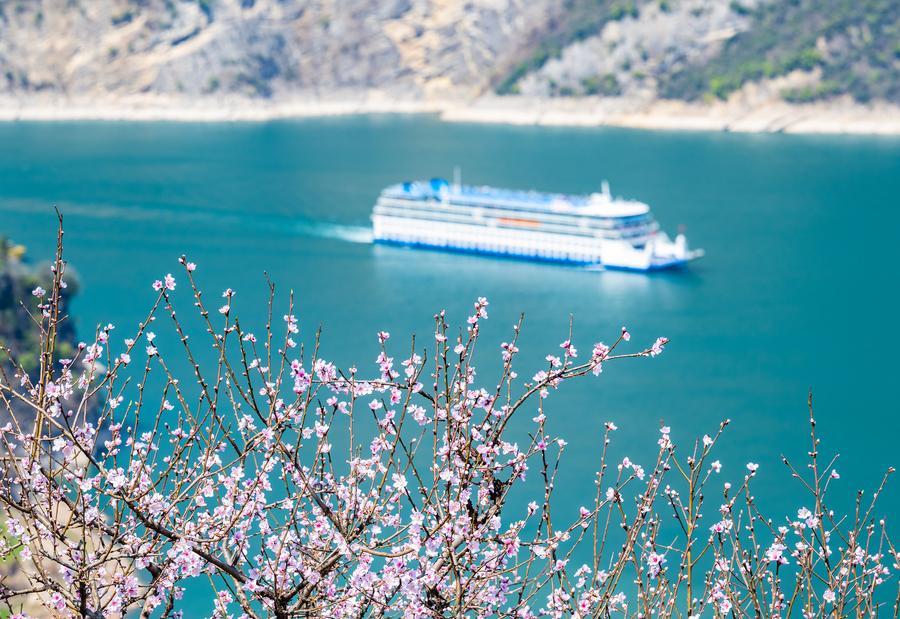 Spring tourism reflects the economy vitality across China