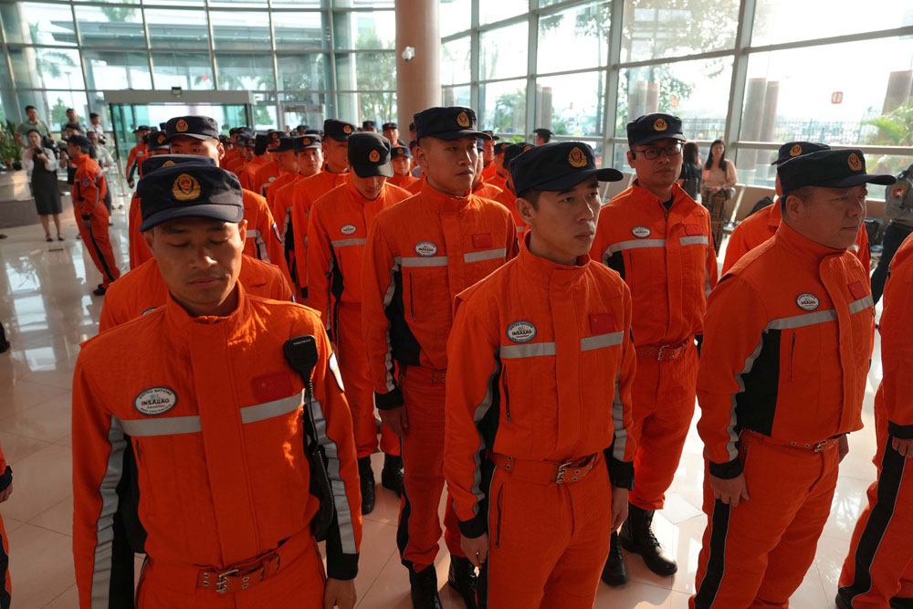 Rescue teams from China arrive in Myanmar to assist in search, rescue work