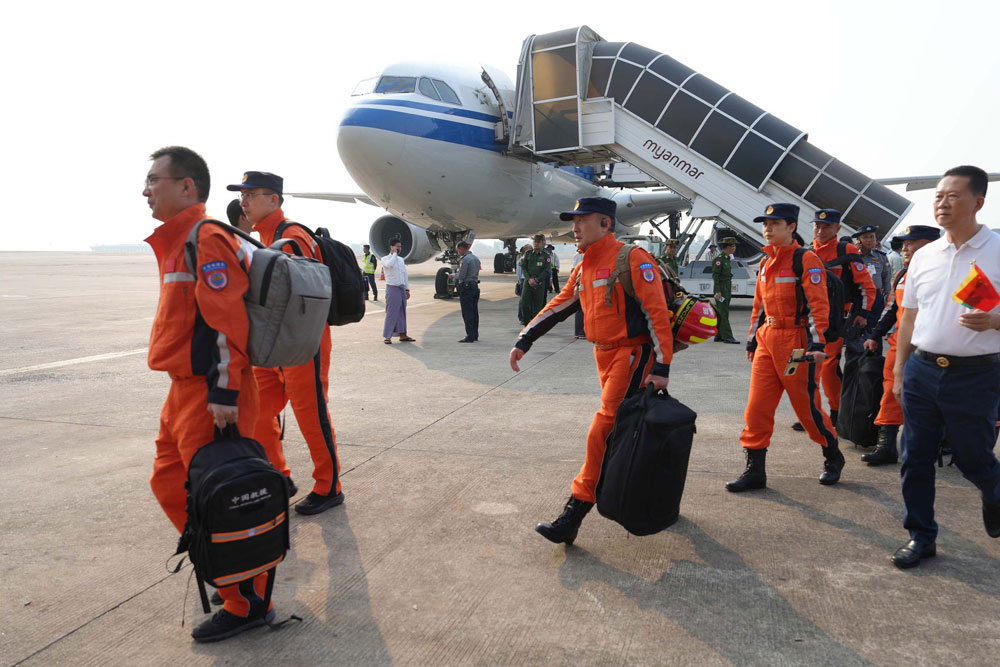 Rescue teams from China arrive in Myanmar to assist in search, rescue work