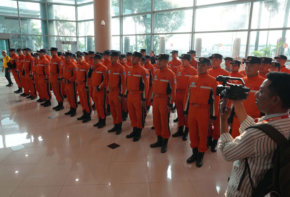 Rescue teams from China arrive in Myanmar to assist in search, rescue work