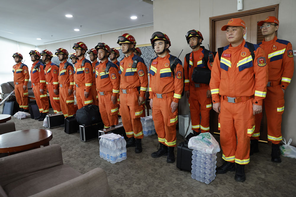 Rescue teams from China arrive in Myanmar to assist in search, rescue work