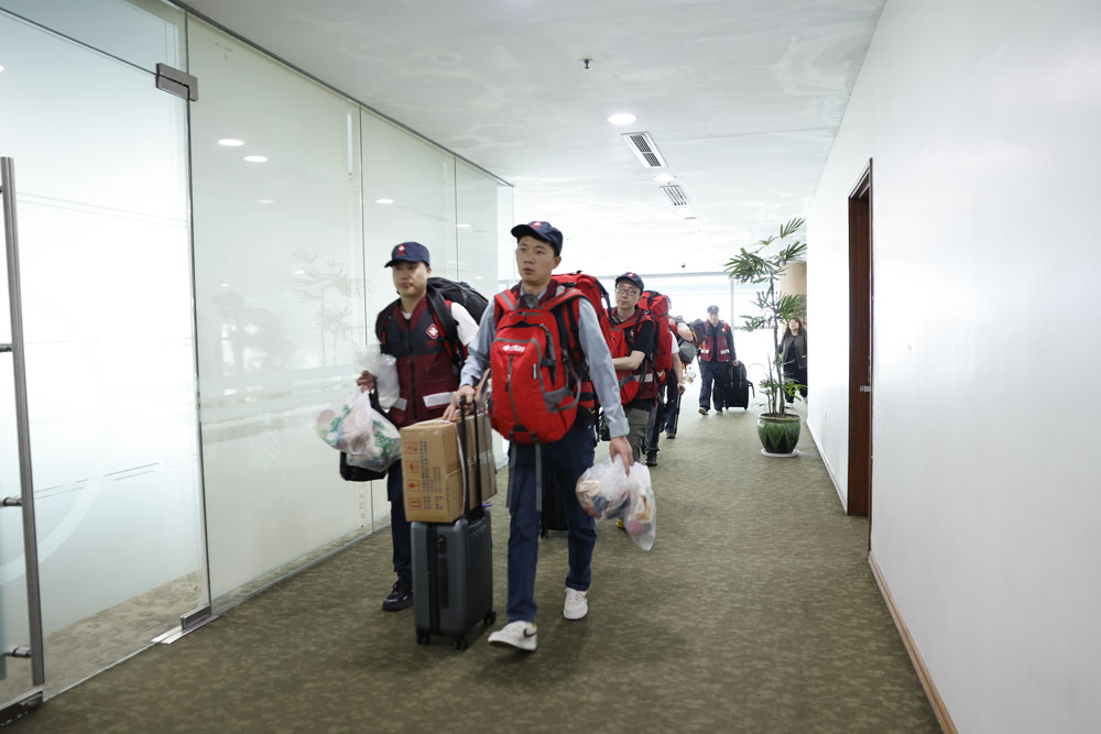Rescue teams from China arrive in Myanmar to assist in search, rescue work